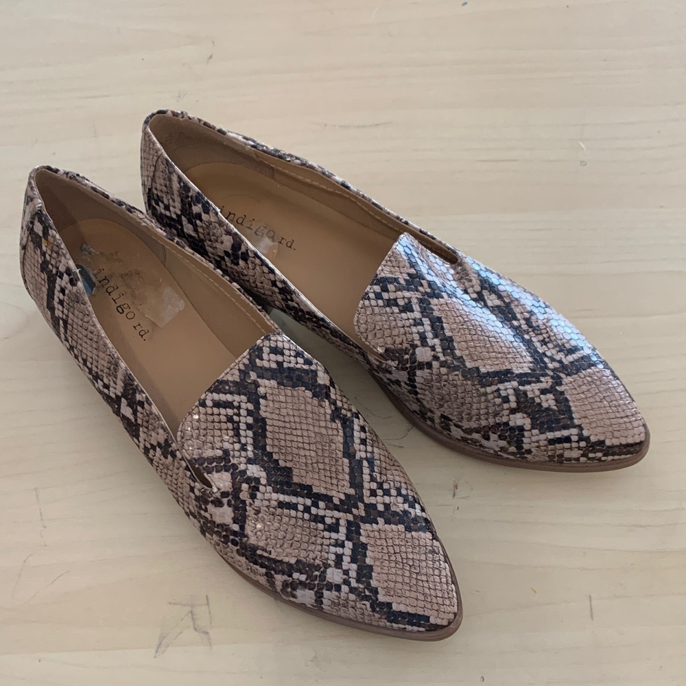 Indigo Rd faux snake print loafers sz 7.5